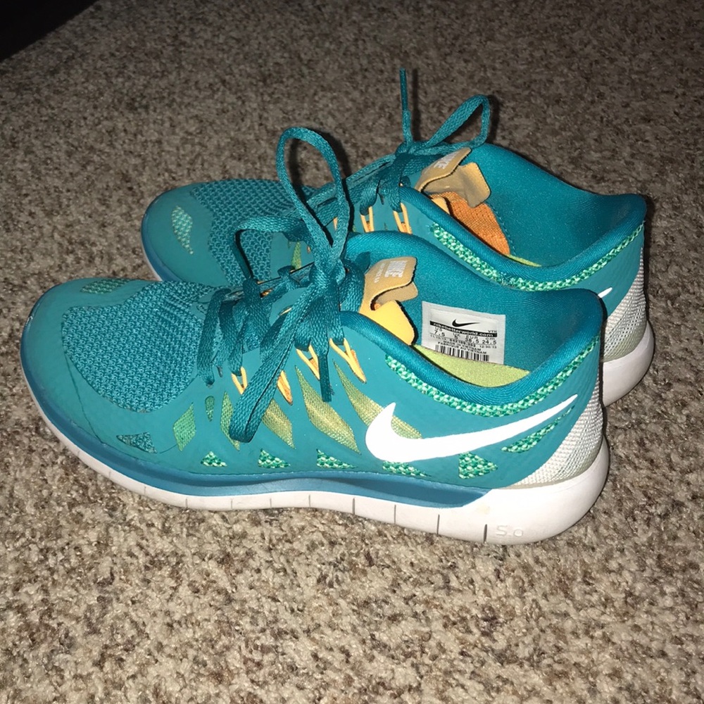 teal nike free run shoes!!!